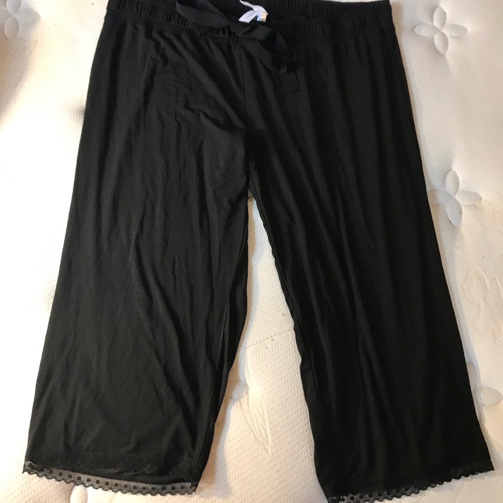 Brand new women’s Gap sleep capris